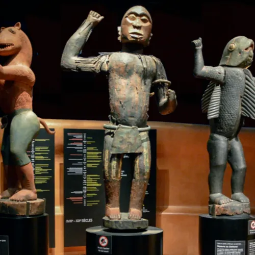 JDA - Emmanuel Macron annonce la restitution d'oeuvres d'art au Bénin